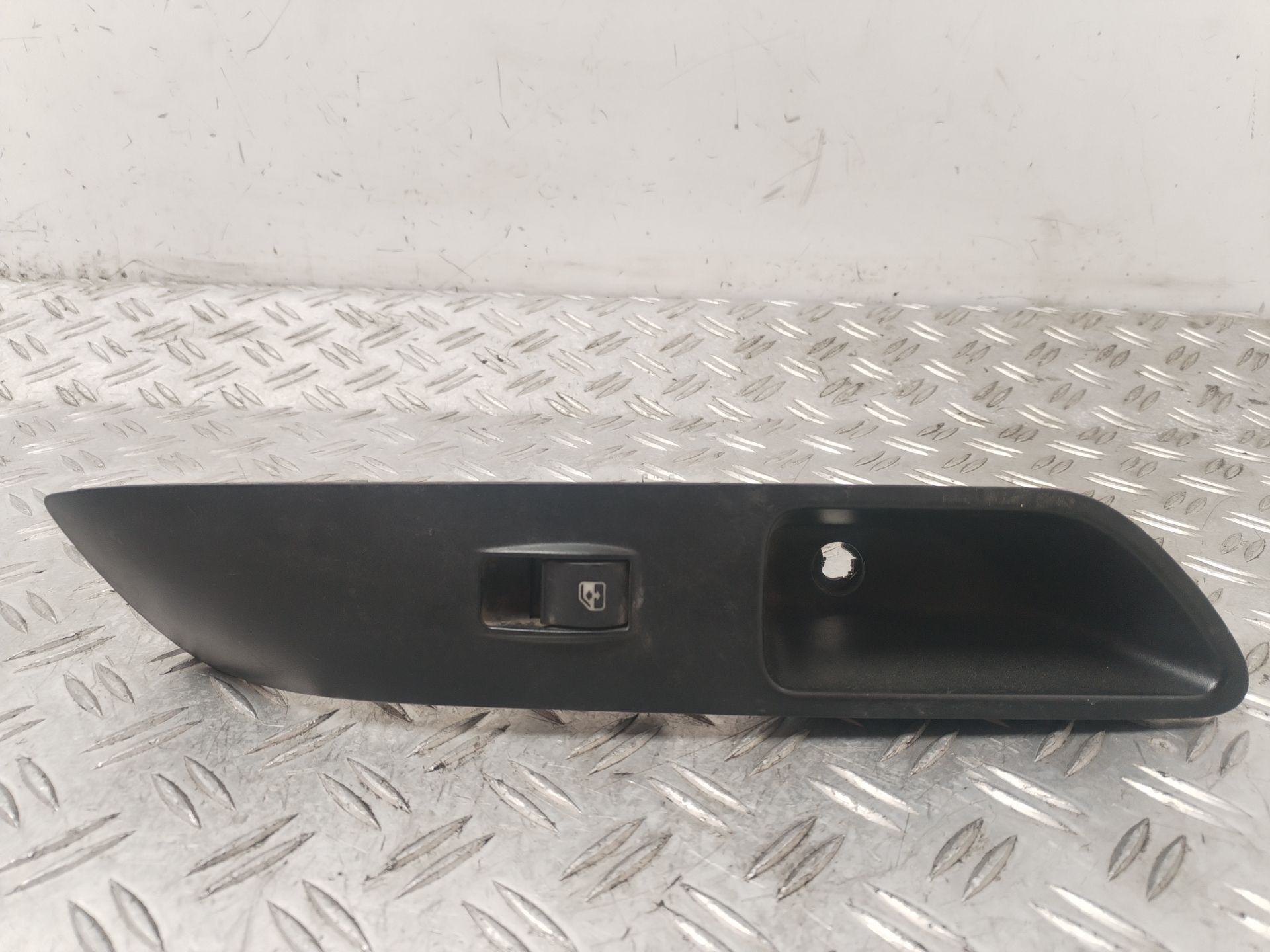 MANDO ELEVALUNAS DELANTERO DERECHO 130412