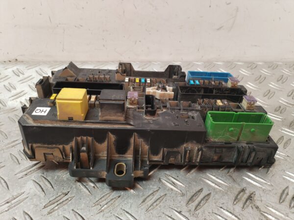 CAJA RELES / FUSIBLES 131797