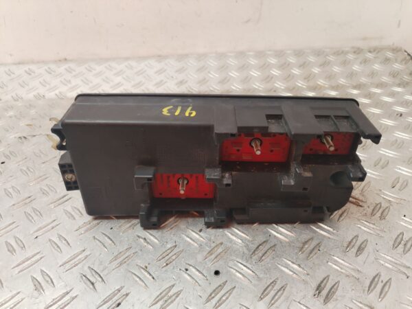 CAJA RELES / FUSIBLES 131524