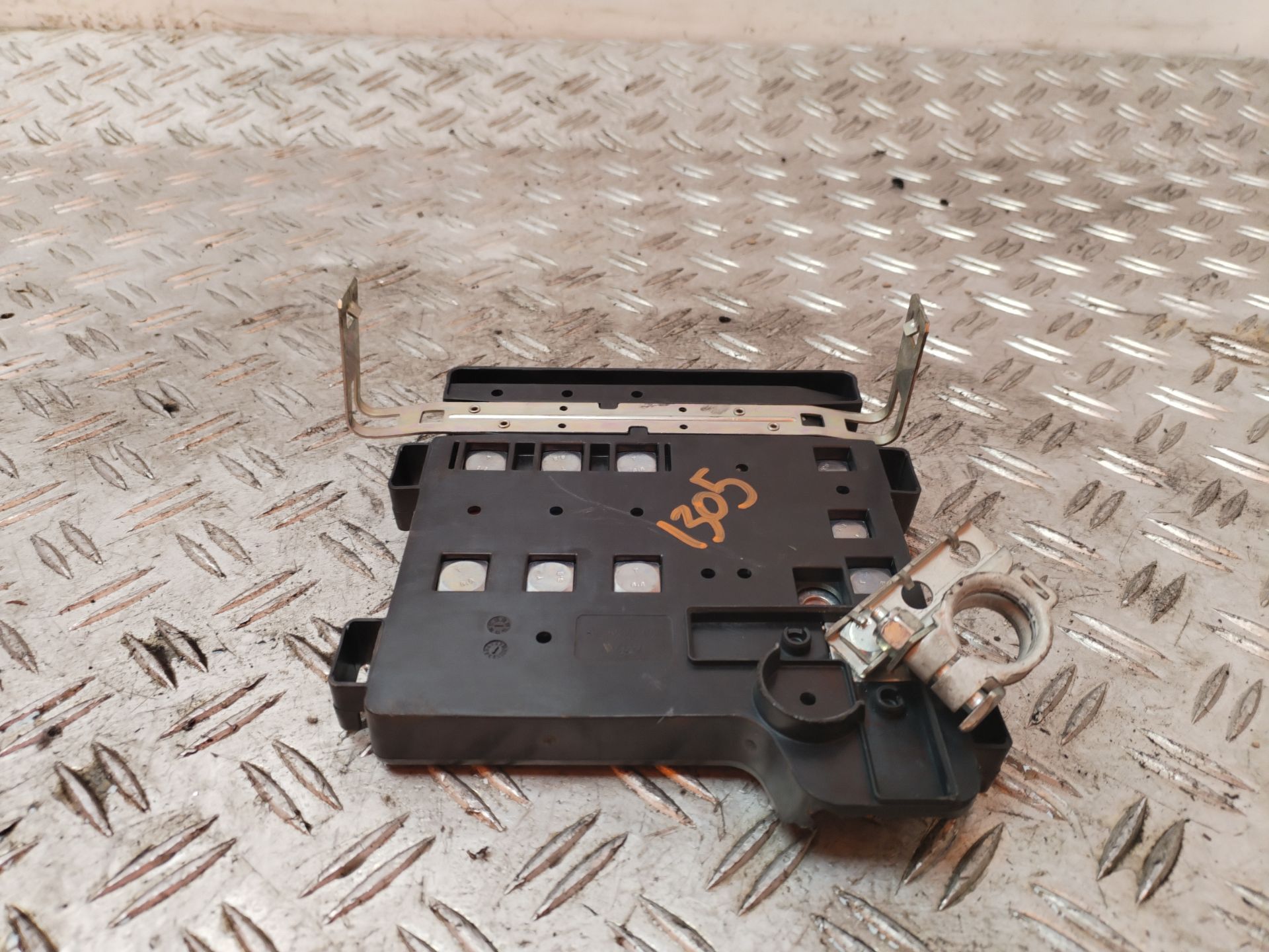 CAJA RELES / FUSIBLES 130397