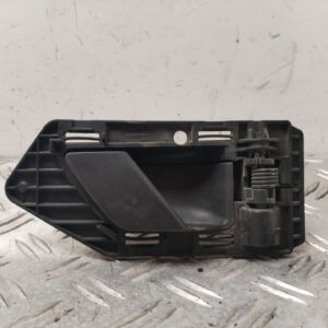 MANETA INTERIOR DELANTERA DERECHA 132302