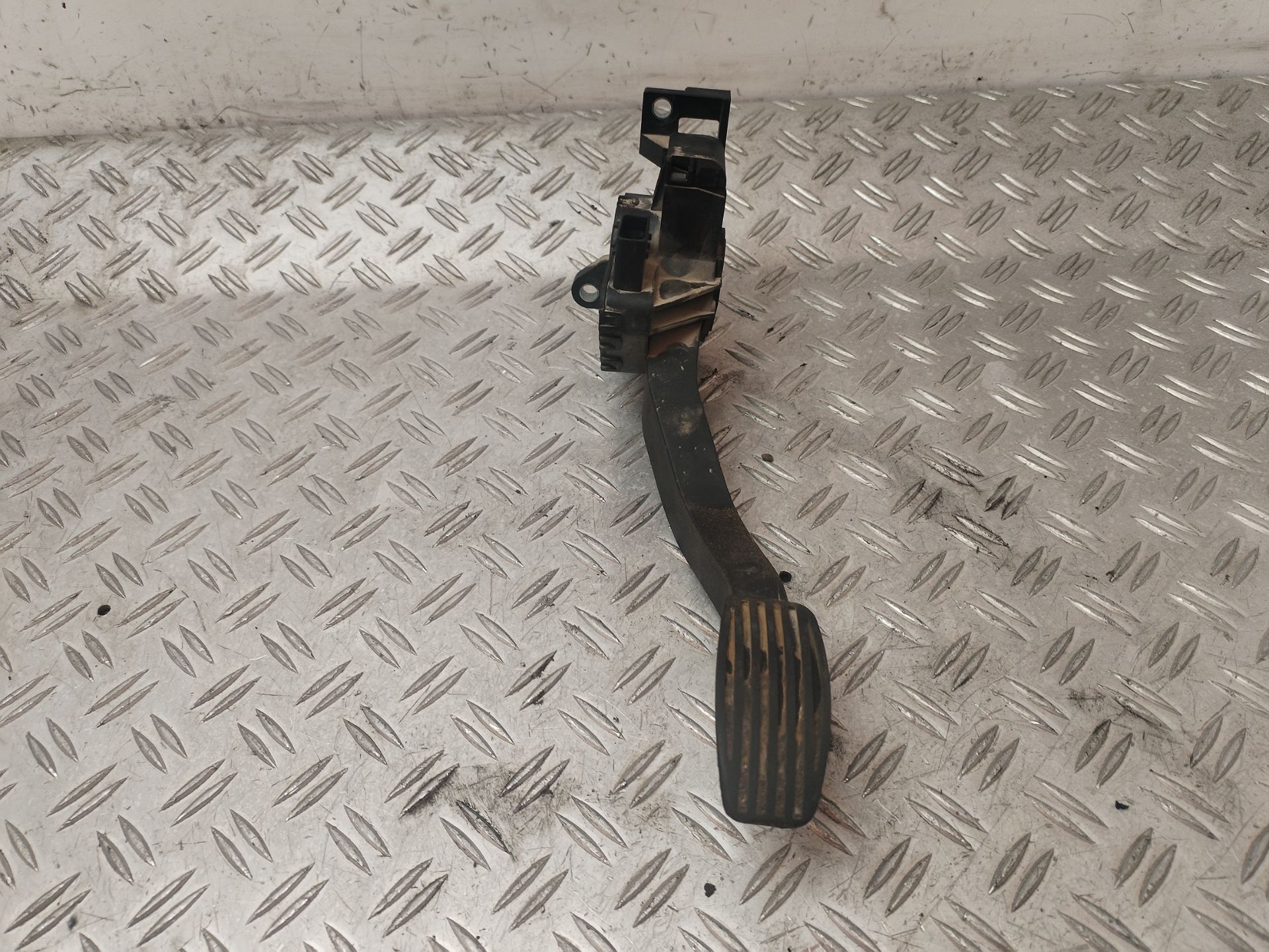 PEDAL ACELERADOR 131252