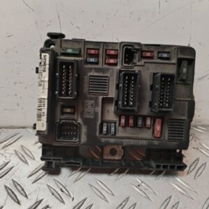 CAJA RELES / FUSIBLES 132138