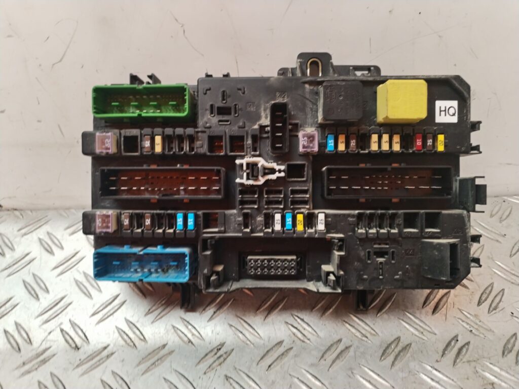 CAJA RELES / FUSIBLES 131797