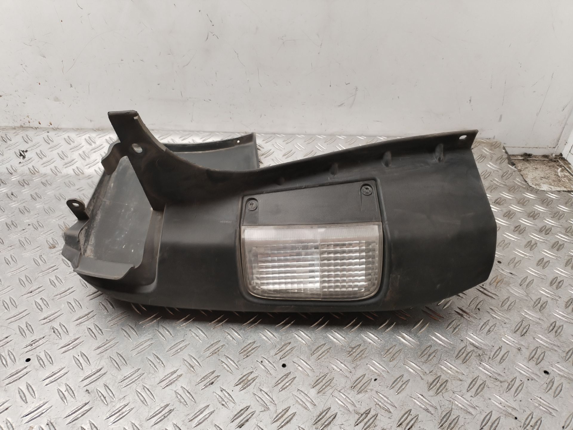 PUNTERA PARAGOLPES TRASERA DERECHA 131707