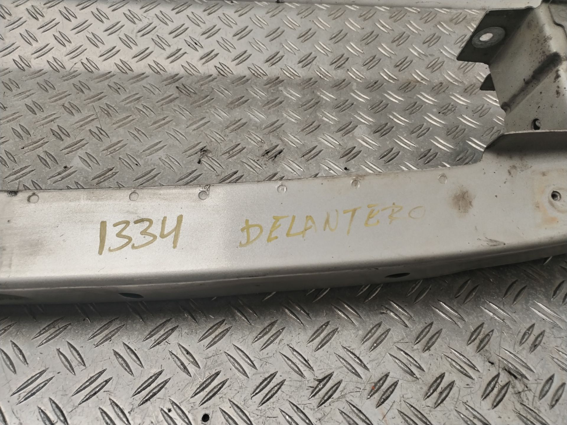 REFUERZO PARAGOLPES DELANTERO 131597