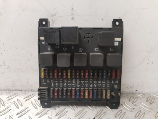 CAJA RELES / FUSIBLES 131282