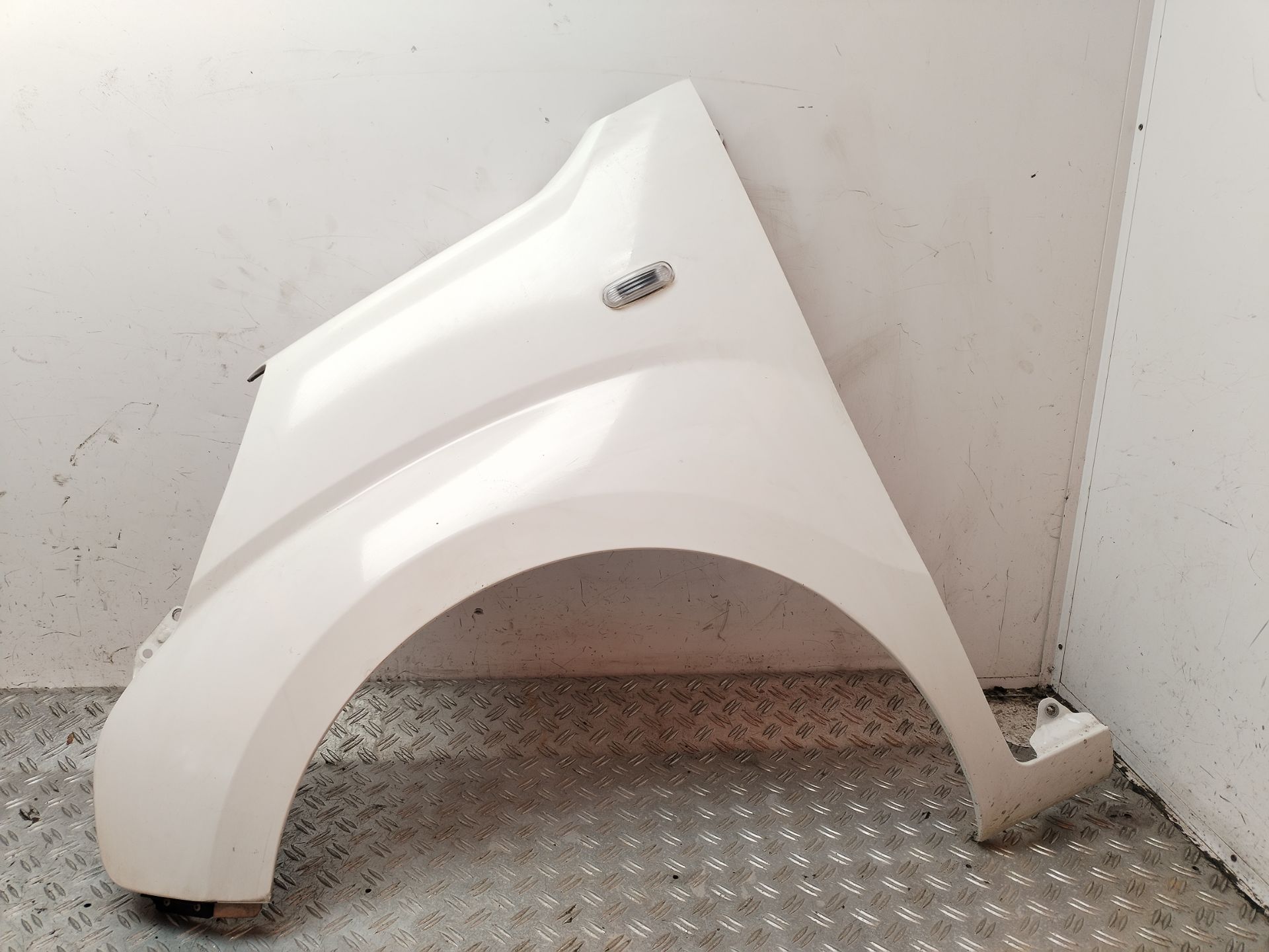 ALETA DELANTERA IZQUIERDA 131092