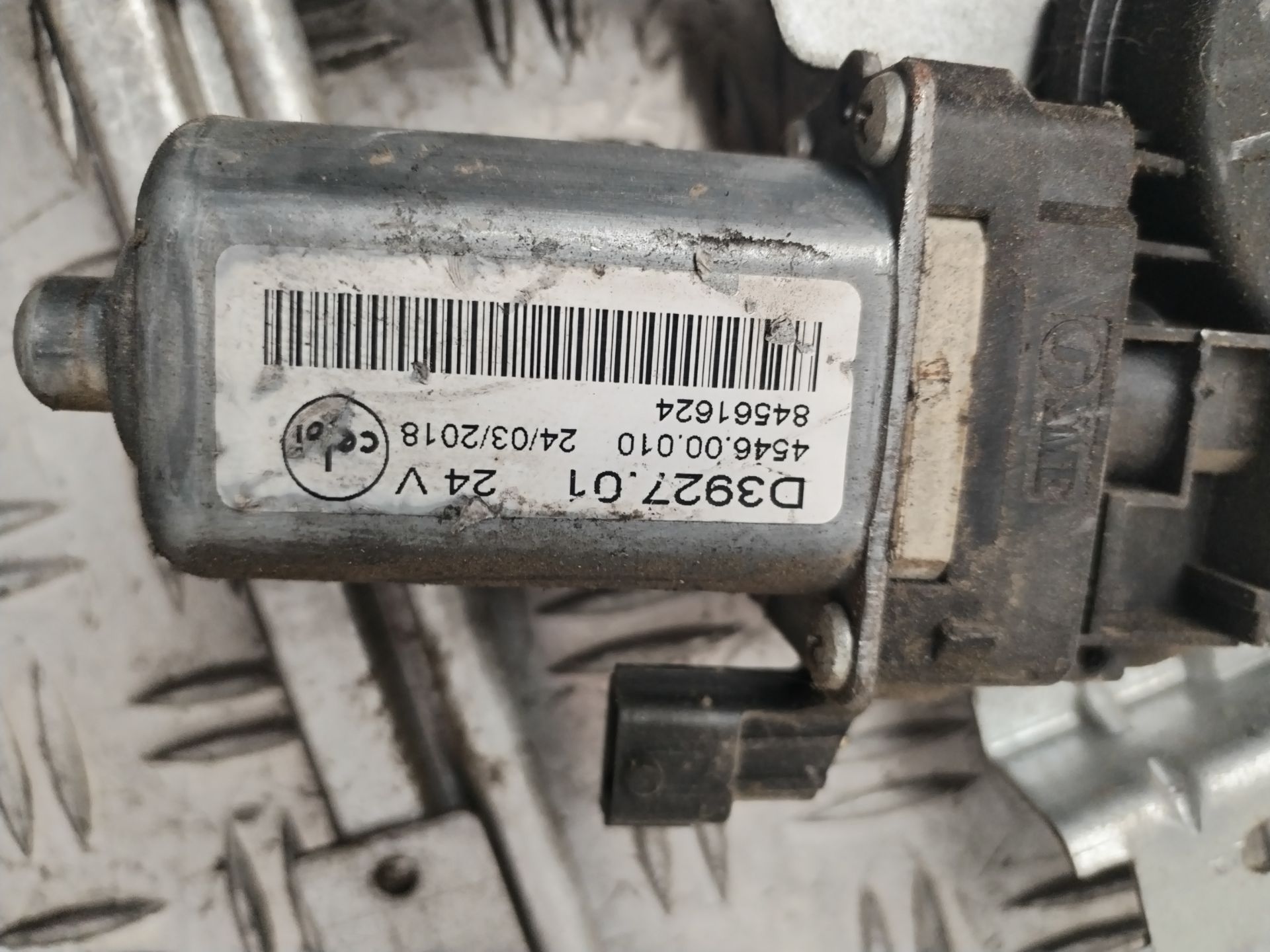 ELEVALUNAS DELANTERO DERECHO 131778