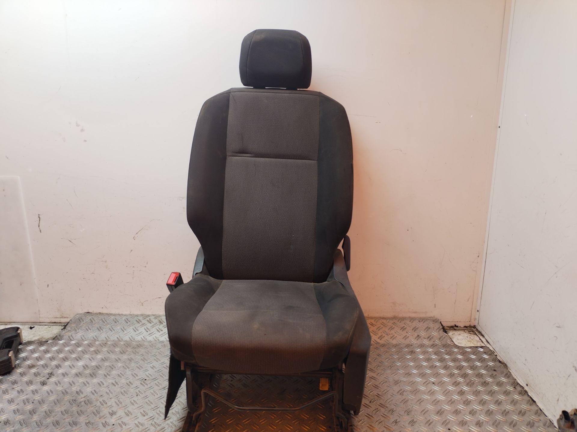 ASIENTO DELANTERO IZQUIERDO 130475
