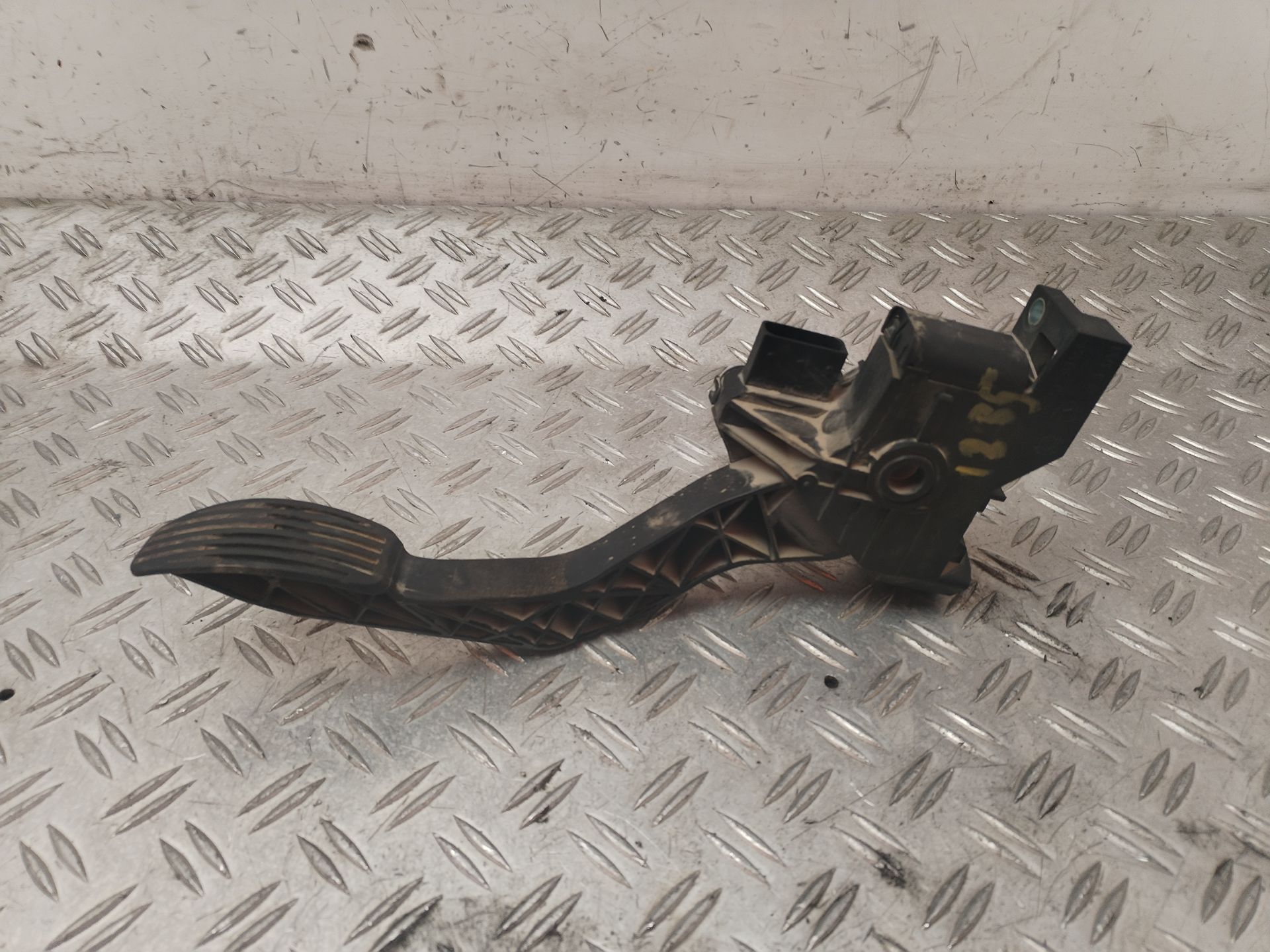 PEDAL ACELERADOR 131252