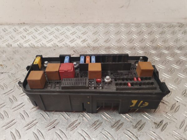 CAJA RELES / FUSIBLES 131524