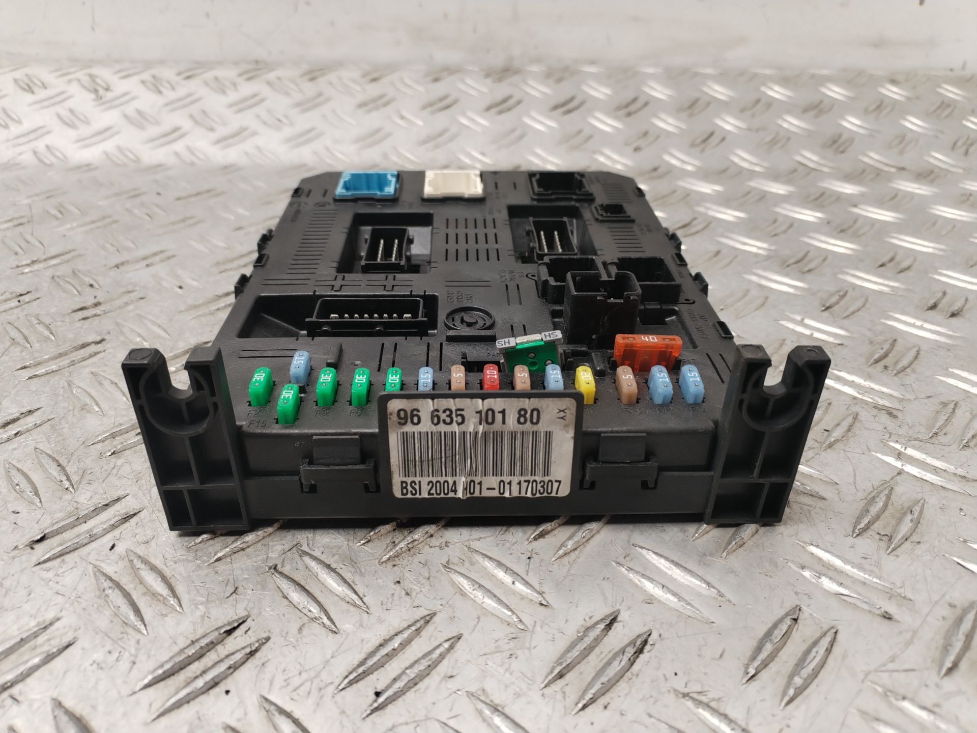 CAJA RELES / FUSIBLES 132367