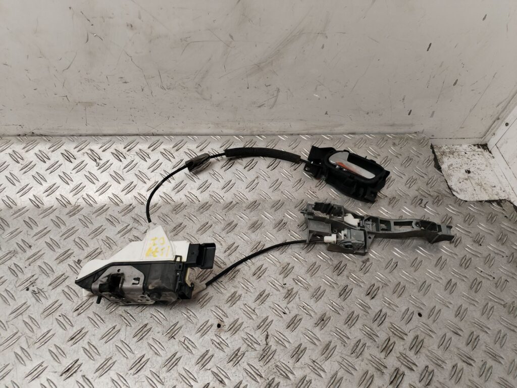 CERRADURA PUERTA DELANTERA IZQUIERDA 132575