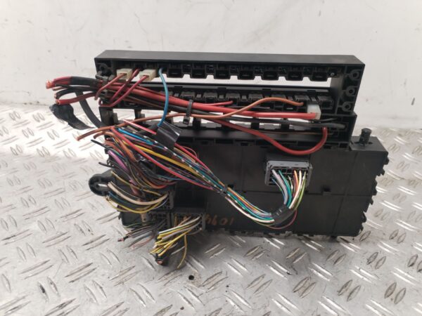 CAJA RELES / FUSIBLES 132647