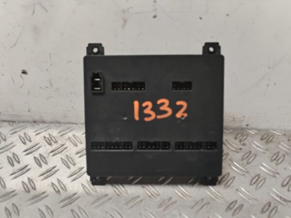 CAJA RELES / FUSIBLES 131282