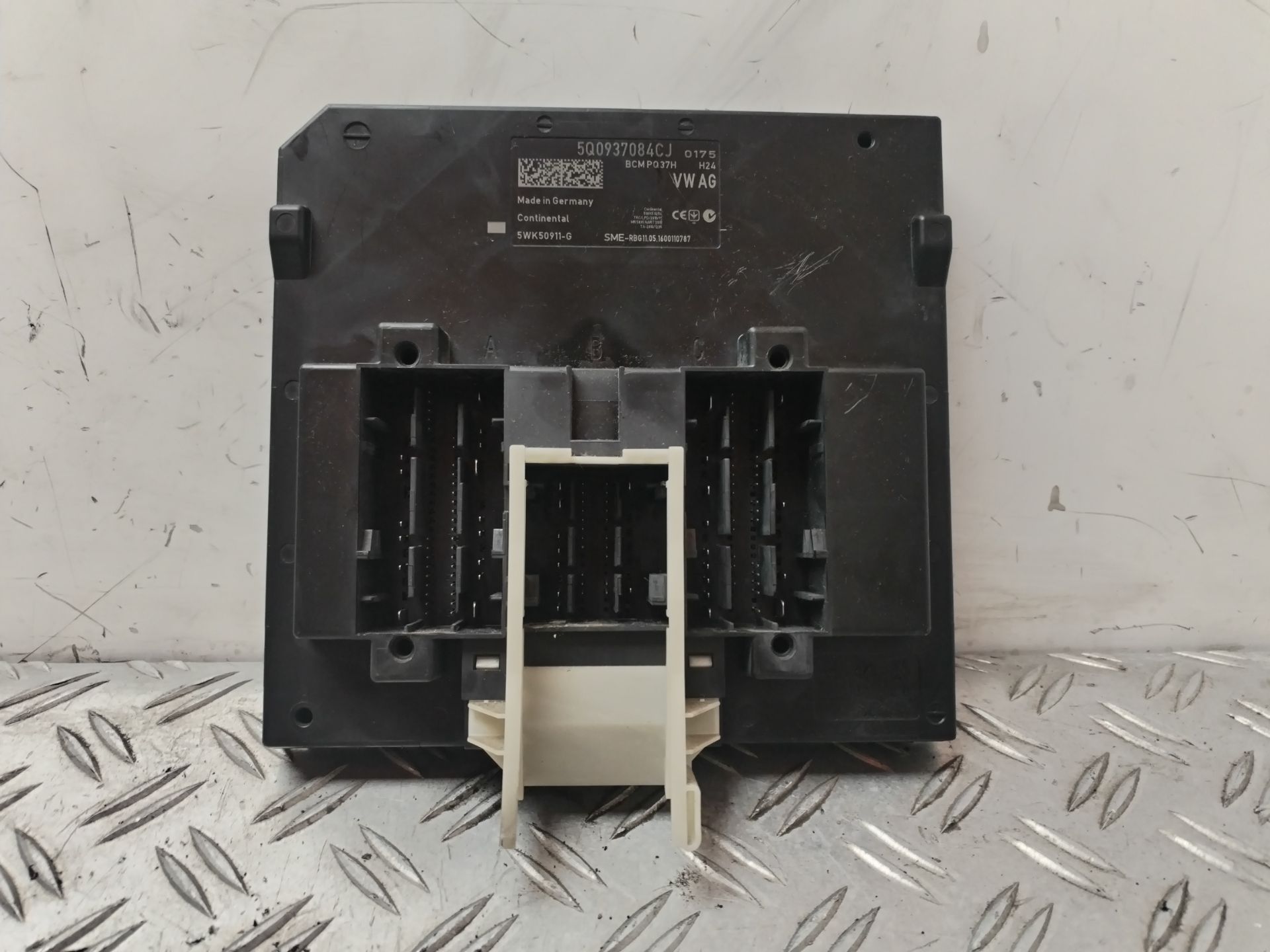 CAJA RELES / FUSIBLES 132501