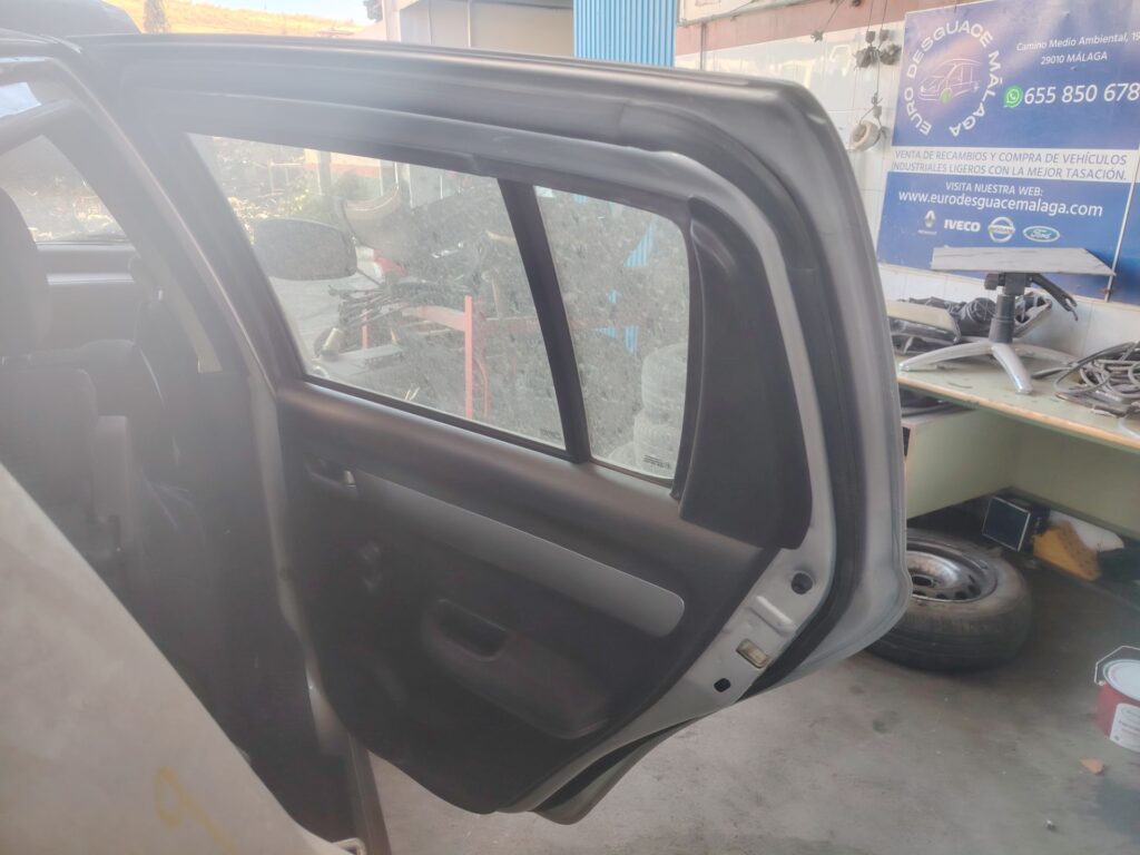PUERTA TRASERA DERECHA 132401