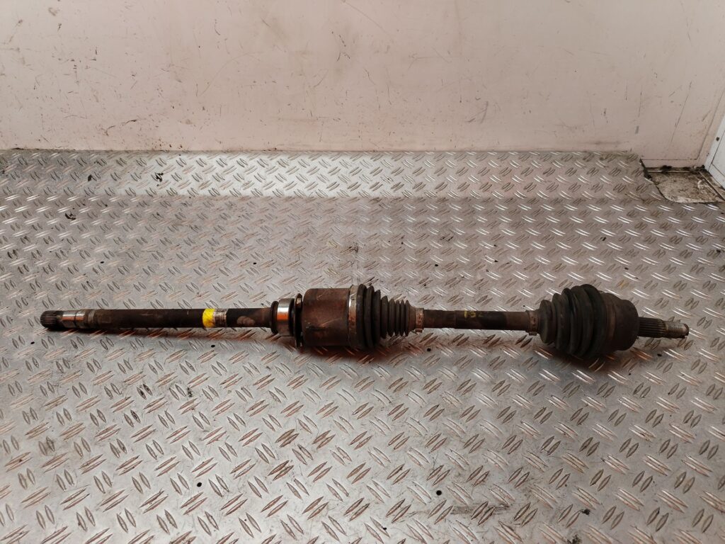 TRANSMISION DELANTERA DERECHA 131634