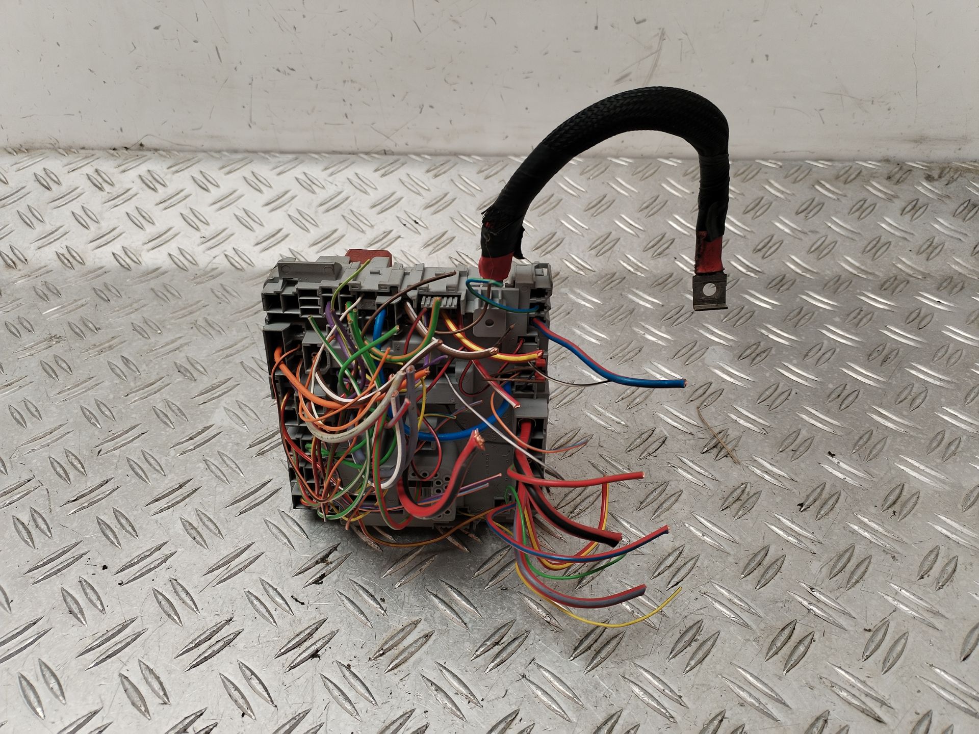 CAJA RELES / FUSIBLES 131319