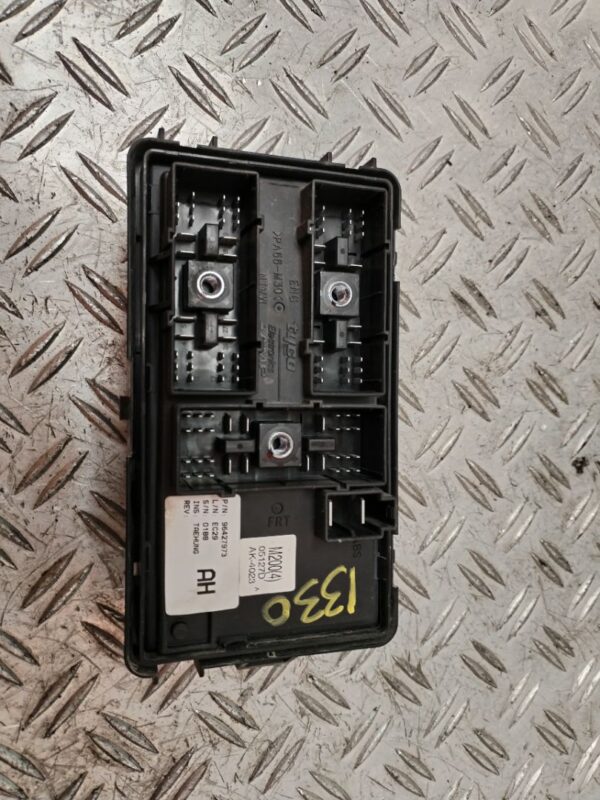 CAJA RELES / FUSIBLES 131799