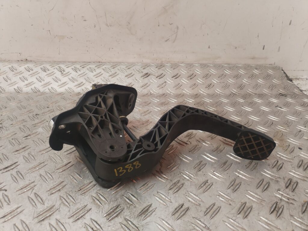 PEDAL EMBRAGUE 132560