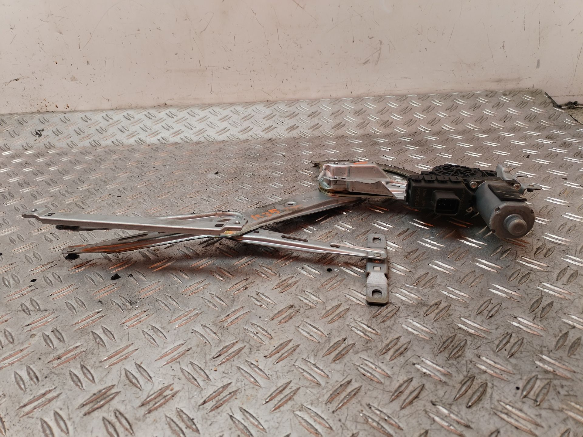 ELEVALUNAS DELANTERO IZQUIERDO 131853