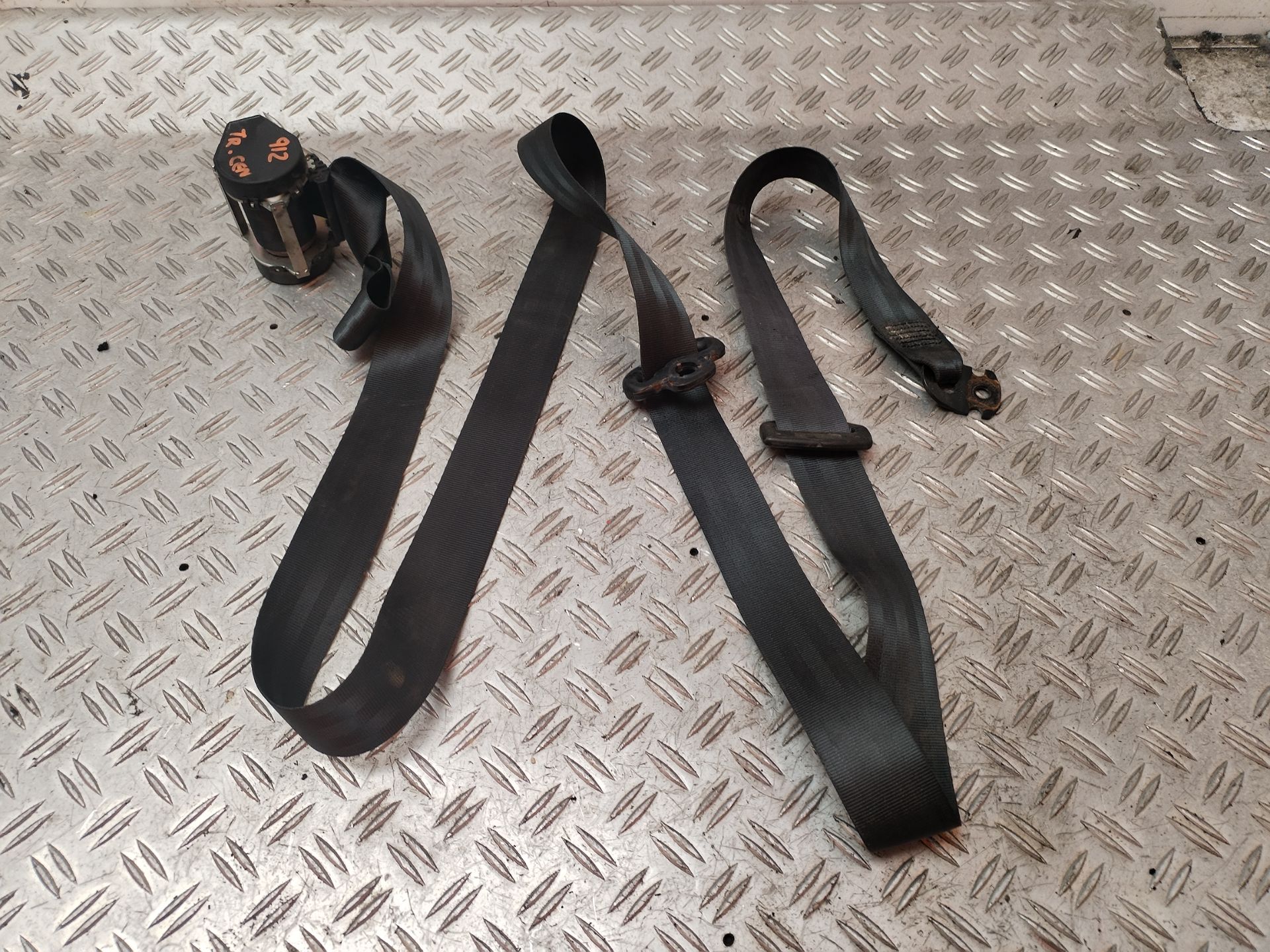 CINTURON SEGURIDAD TRASERO CENTRAL 131869