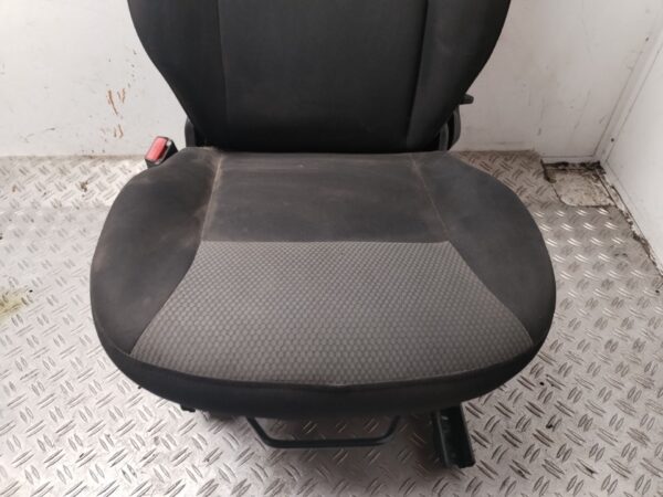 ASIENTO DELANTERO IZQUIERDO 131230