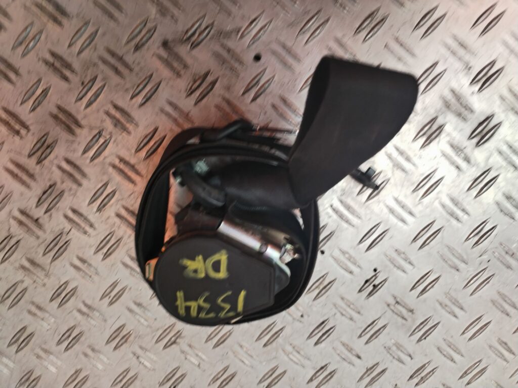 CINTURON SEGURIDAD DELANTERO DERECHO 131374