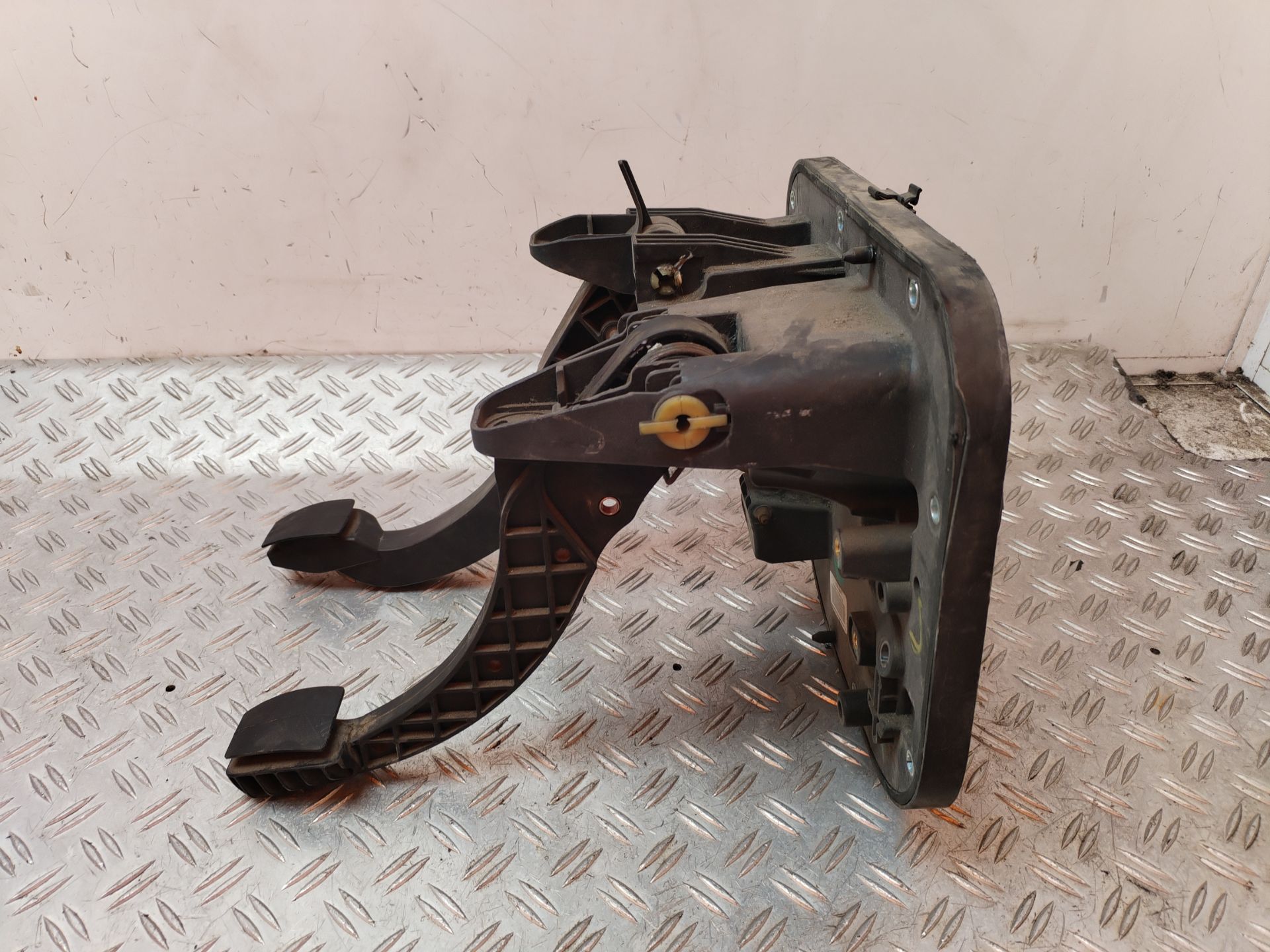 PEDAL EMBRAGUE 131671