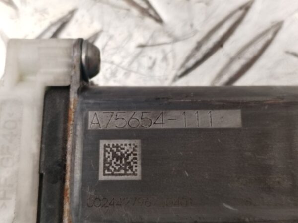 MOTOR ELEVALUNAS DELANTERO IZQUIERDO 131872
