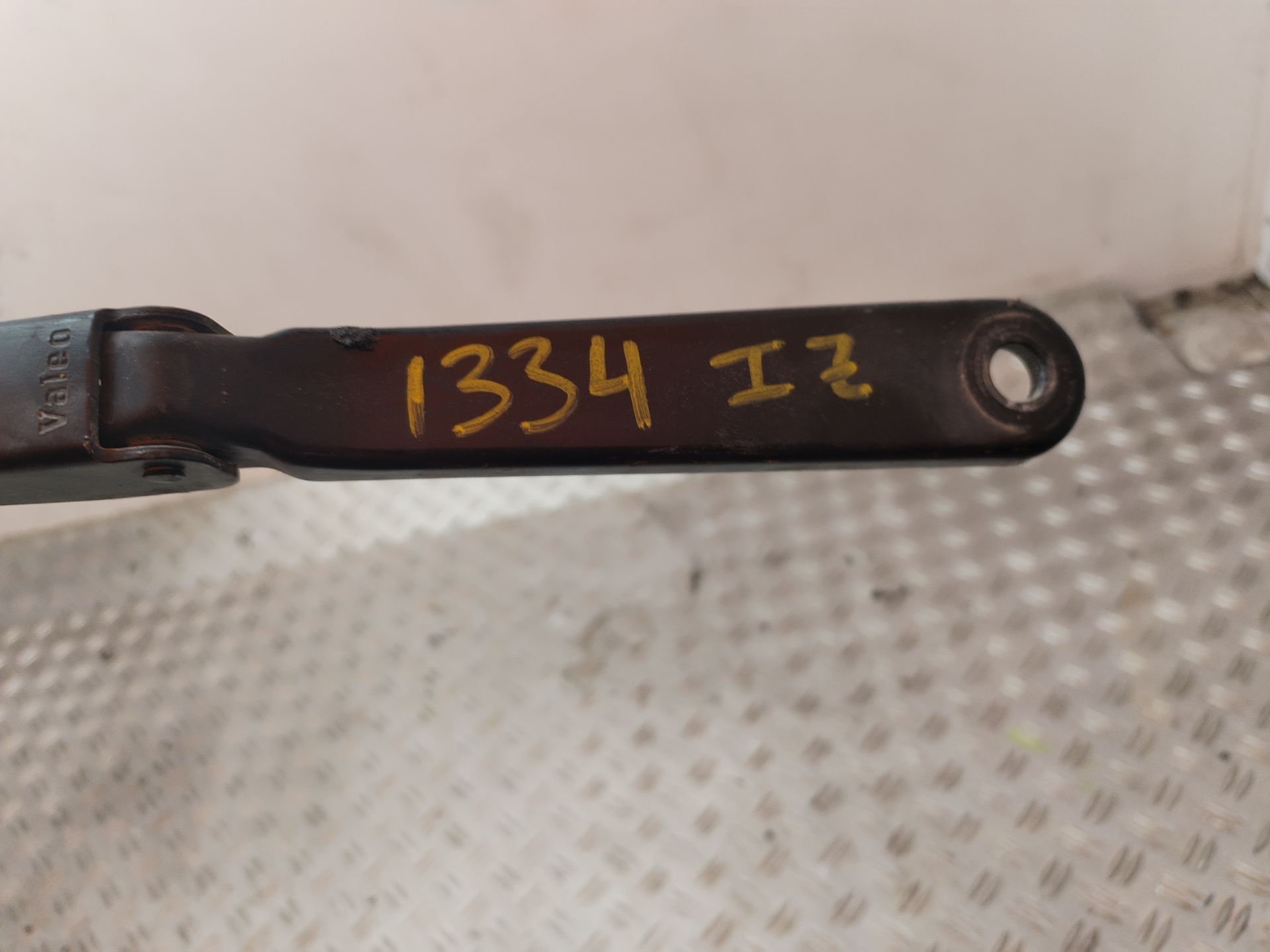 BRAZO LIMPIA DELANTERO IZQUIERDO 131558