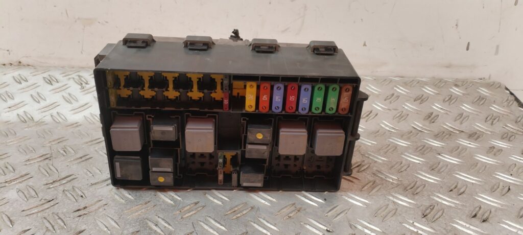 CAJA RELES / FUSIBLES 132316