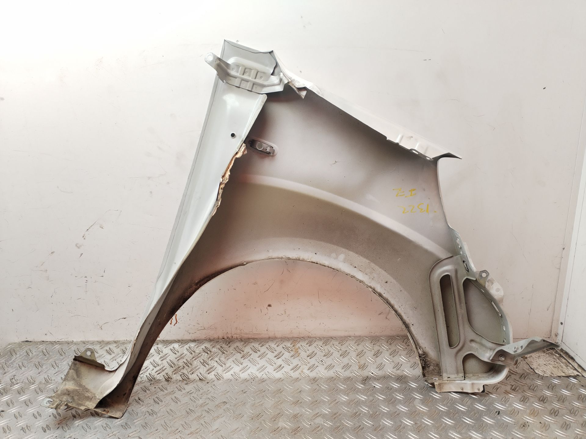 ALETA DELANTERA IZQUIERDA 131092