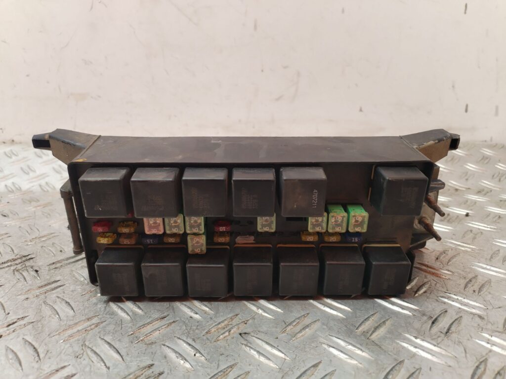 CAJA RELES / FUSIBLES 132198