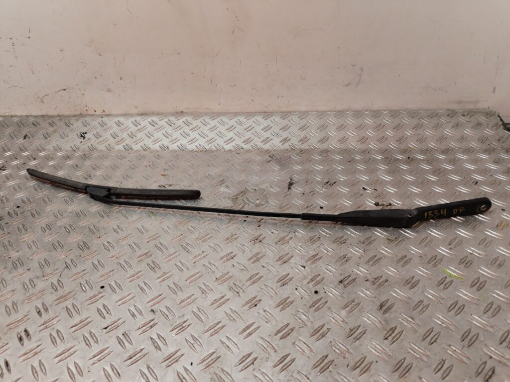 BRAZO LIMPIA DELANTERO DERECHO 131557