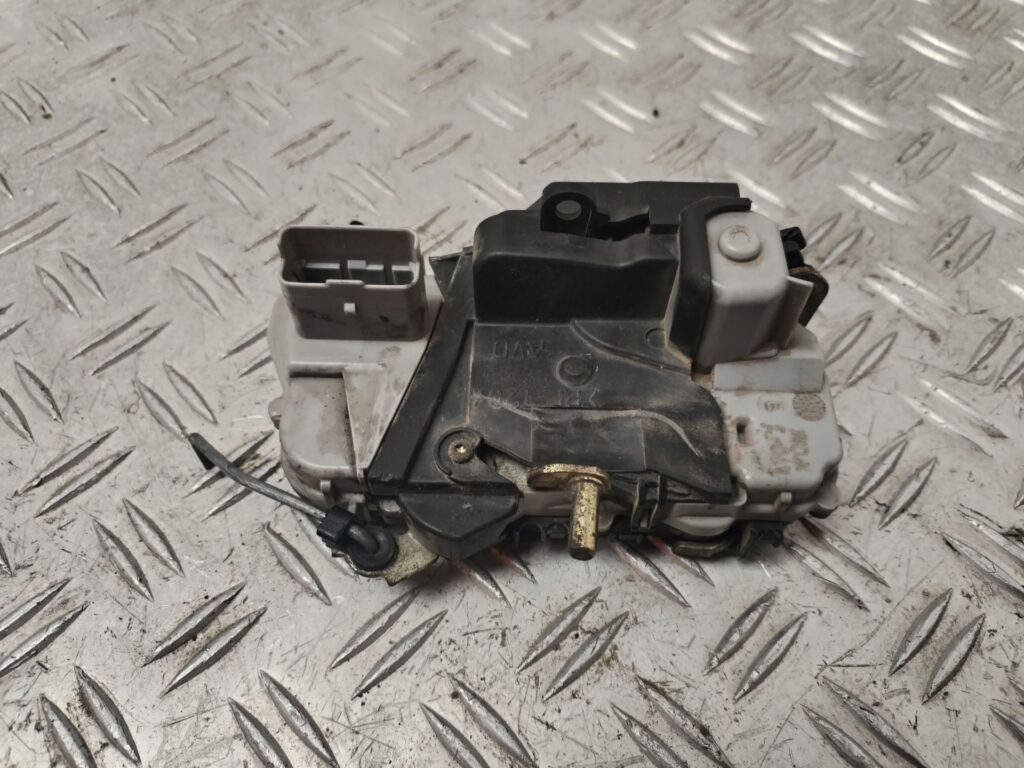 CERRADURA PUERTA DELANTERA DERECHA 132153