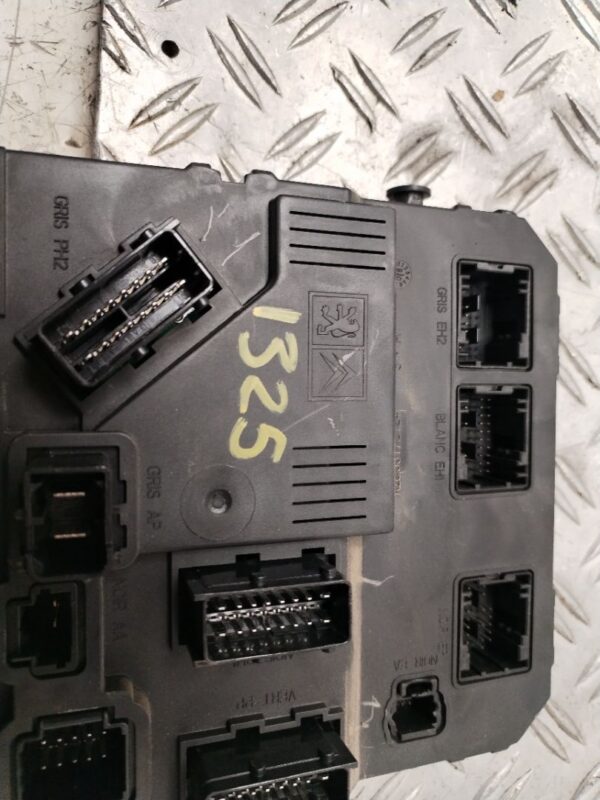 CAJA RELES / FUSIBLES 131487