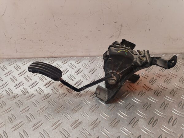 PEDAL ACELERADOR 131375