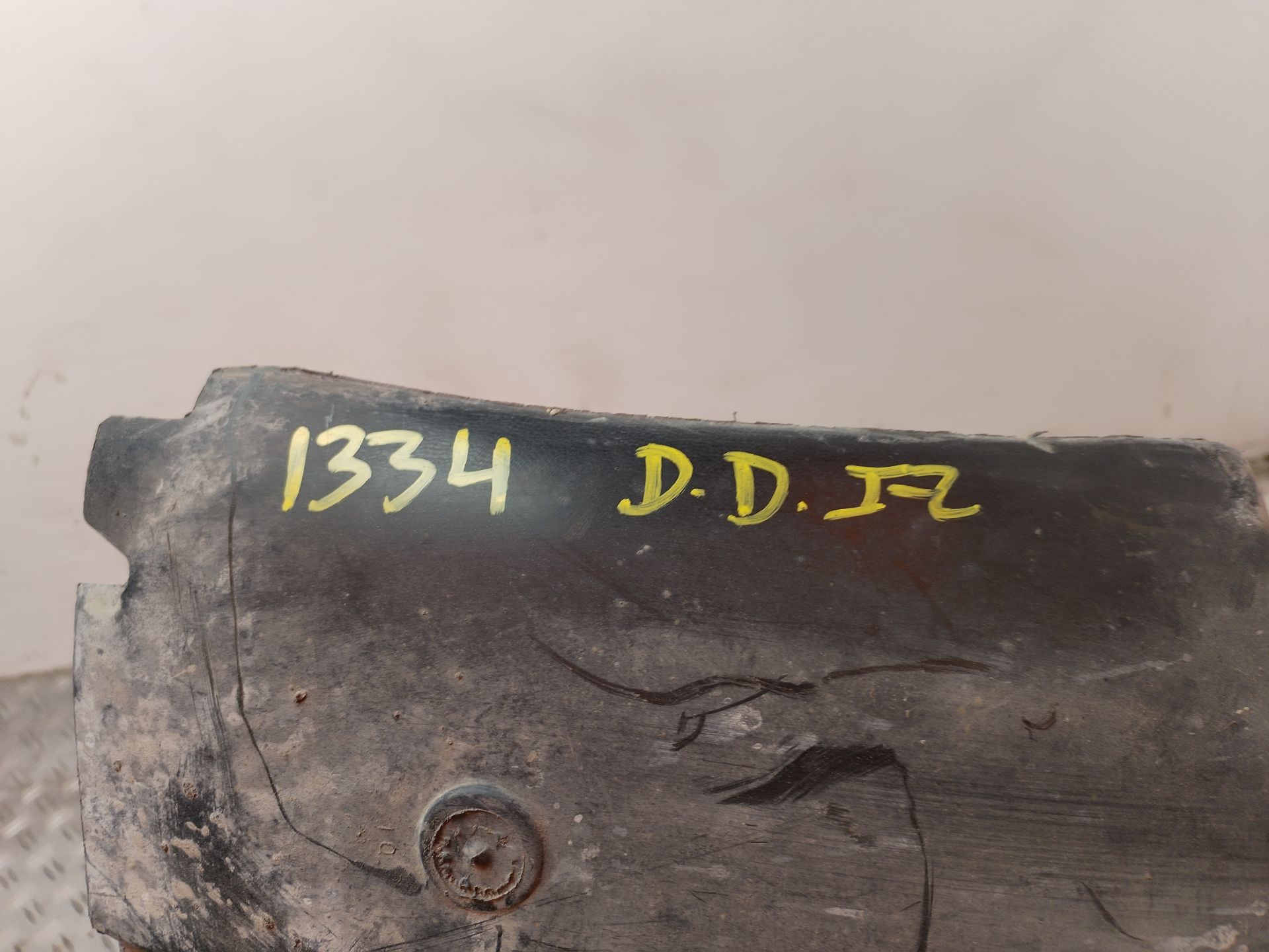 PASO RUEDA DELANTERO IZQUIERDO 131556