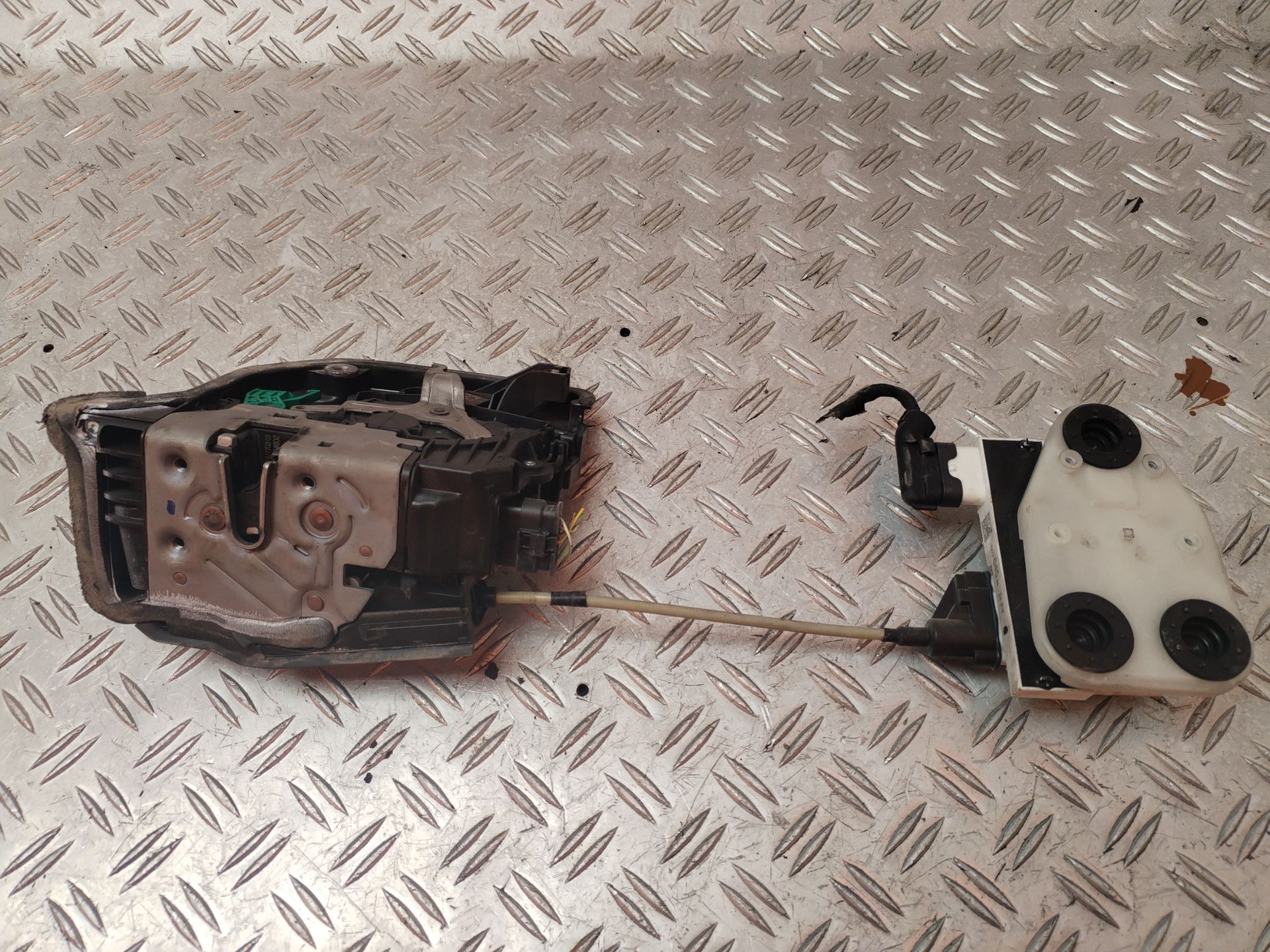 CERRADURA PUERTA TRASERA IZQUIERDA 131379