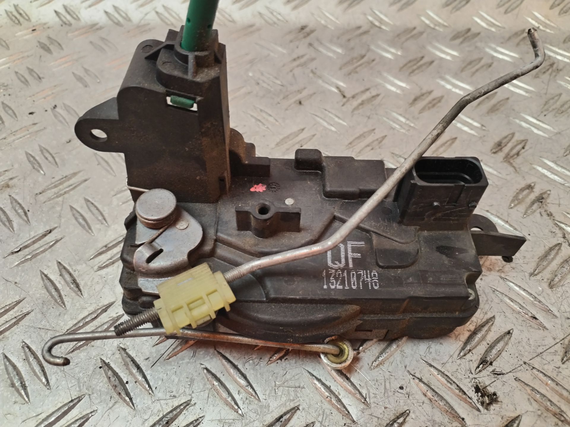 CERRADURA PUERTA DELANTERA IZQUIERDA 131820