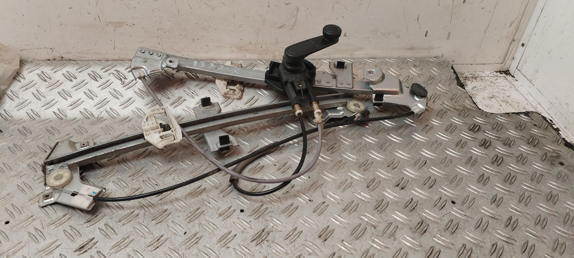 ELEVALUNAS DELANTERO DERECHO 132315