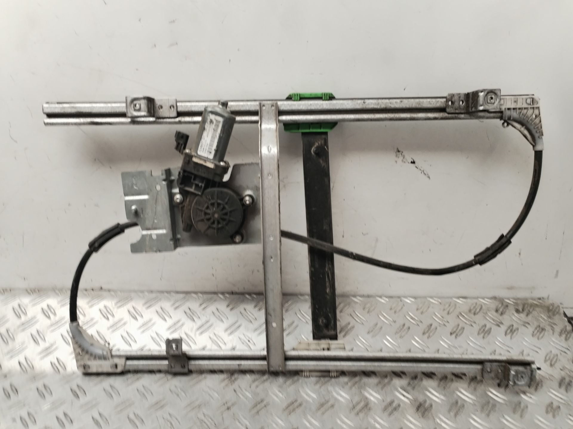 ELEVALUNAS DELANTERO DERECHO 131778