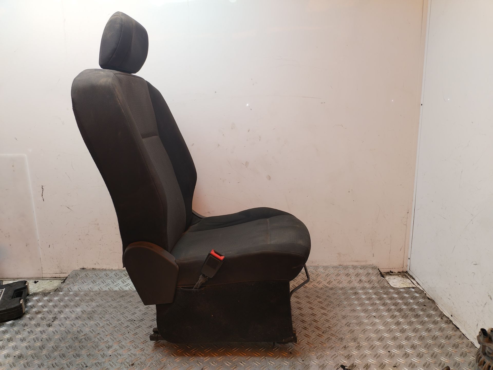 ASIENTO DELANTERO IZQUIERDO 130475