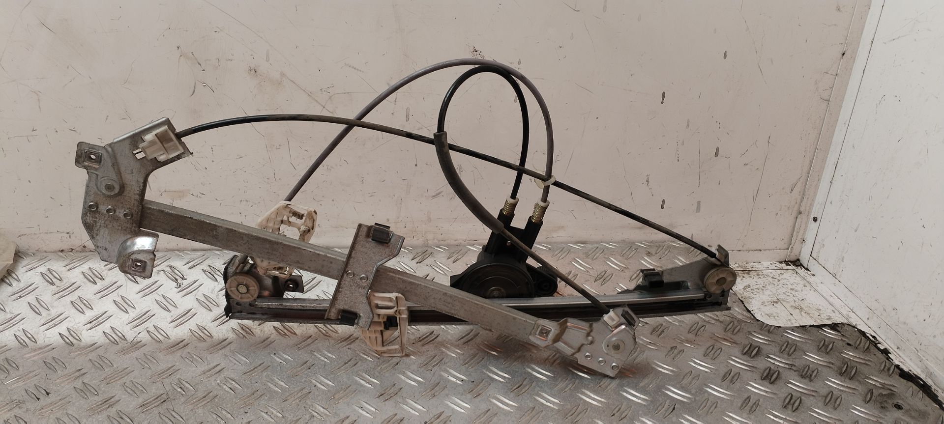 ELEVALUNAS DELANTERO DERECHO 132315