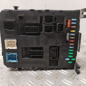 CAJA RELES / FUSIBLES 132367