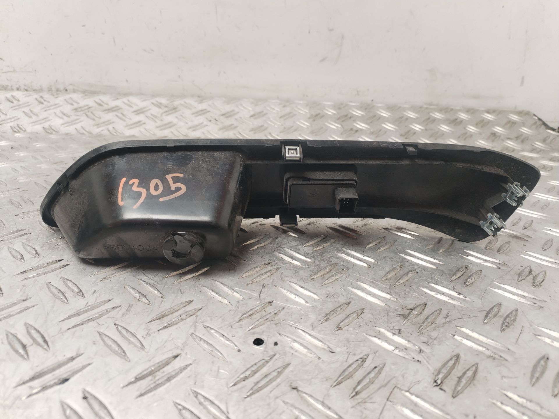 MANDO ELEVALUNAS DELANTERO DERECHO 130412