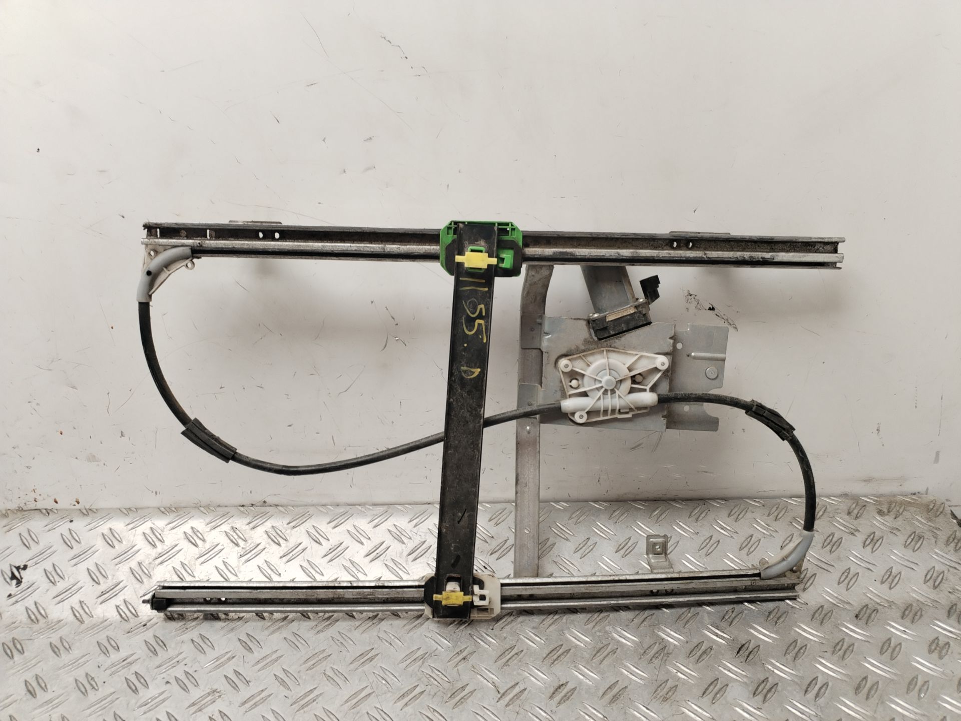 ELEVALUNAS DELANTERO DERECHO 131778